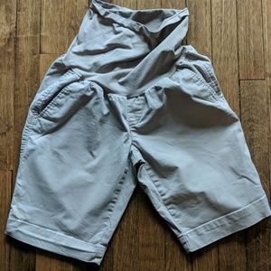 A pea the pod khaki Bermuda shorts